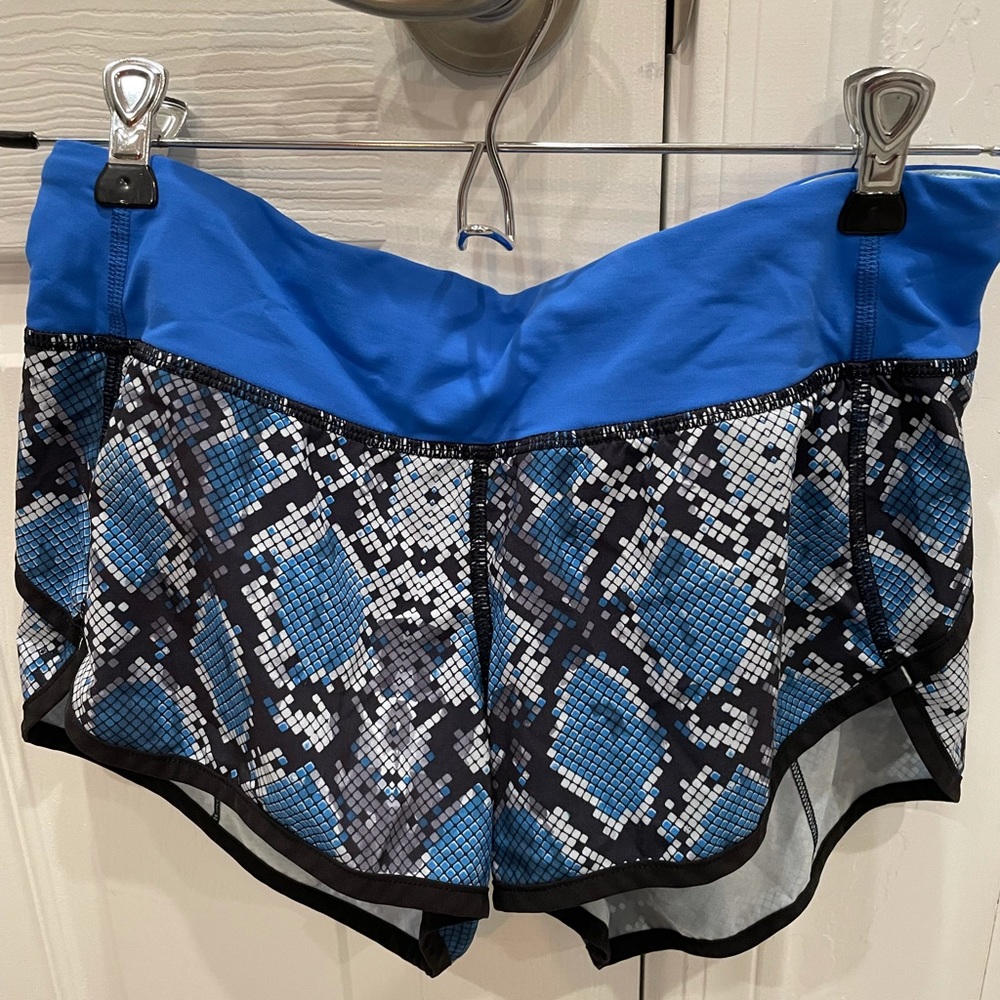 Luluelmon Speed Shorts 2.5” - size 4